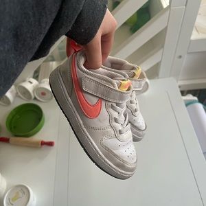 Nike kids court borough low 2